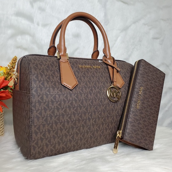 🔥SALE🔥 Michael Kors Hayes Duffle and Wallet Set - Picture 4 of 7